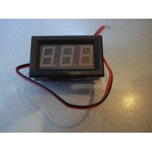 Вольтметр цифровой AC 220V с LED-индикатором 0.56 дюйма красный, корпус черный