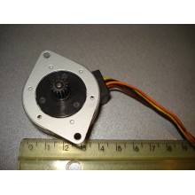 Шаговый двигатель 5.6V KBL42LLB600R 7.9 ohm 710mA б/у №086